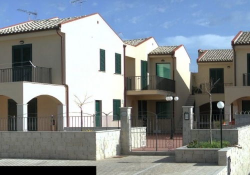 Casa a Schiera  Av.Sa.M