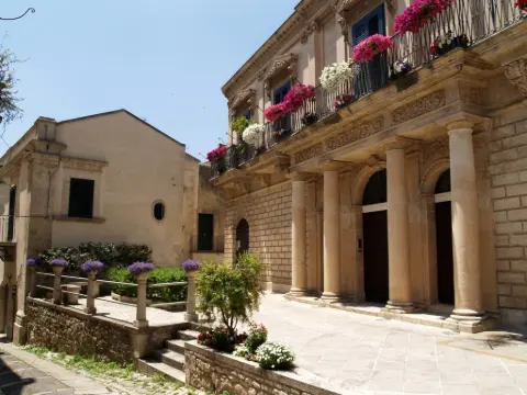 Piazzetta in via Pisacane - Opere pubbliche